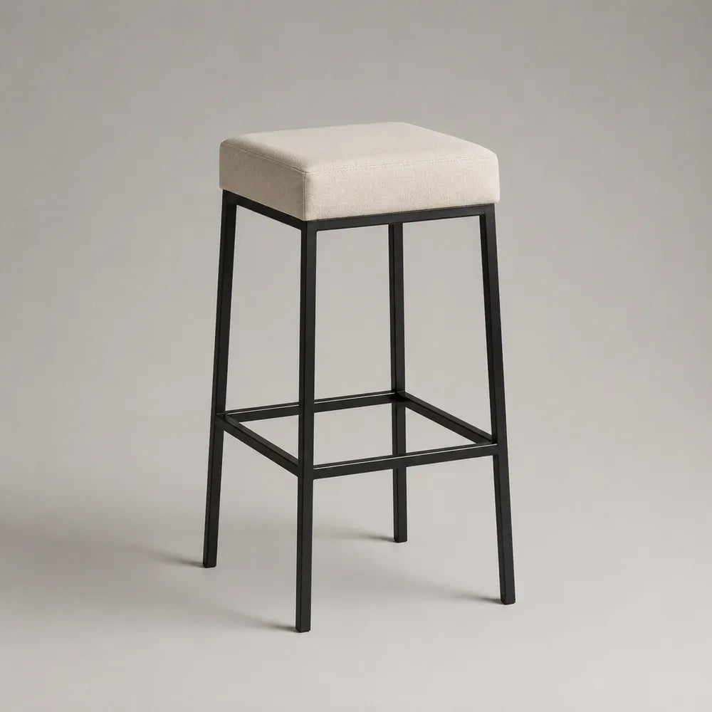Sgabello da bar imbottito rettangolare in tessuto poliestere beige con struttura in acciaio nero 45 x 50 x 100 cm